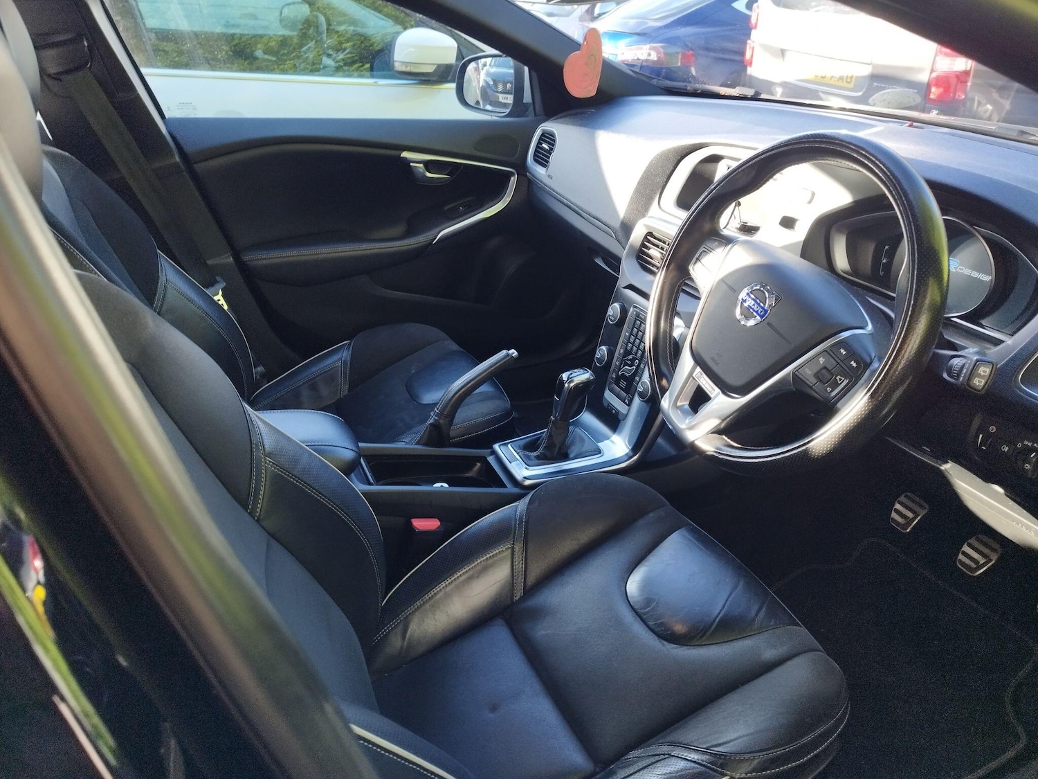 Used Volvo V40 2016 for sale - 76377284: Photo 2