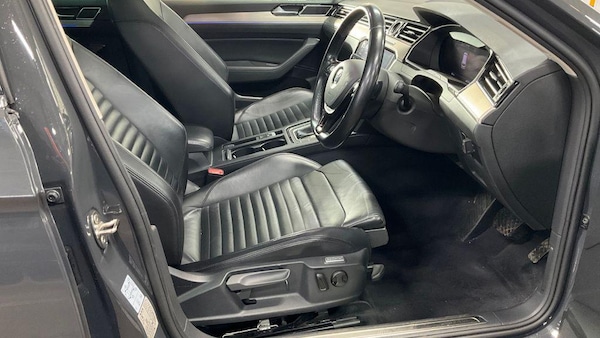 Used Volkswagen Passat 2018 for sale - 76259748: Photo 3