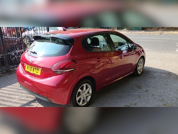 Used Peugeot 208 2018 for sale - 79324609: Photo