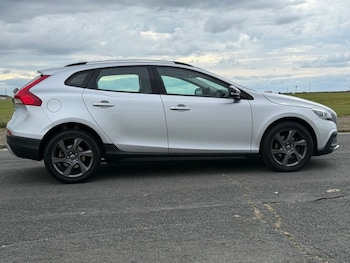 Used Volvo V40 2014 for sale - 78936301: Photo