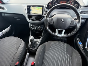 Used Peugeot 208 2015 for sale - 76840888: Photo