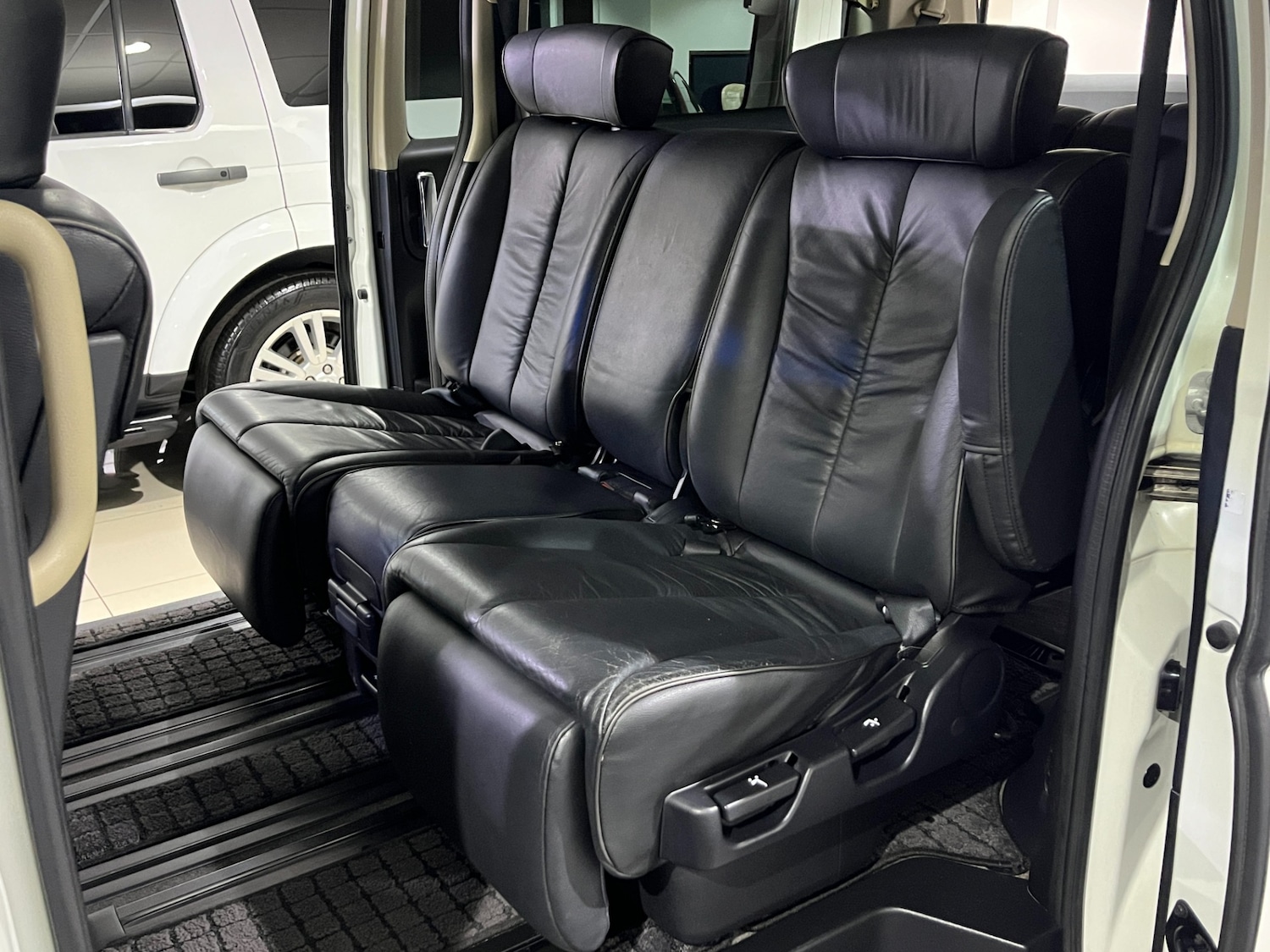 Used Nissan Elgrand 2008 for sale - 77522186: Photo 10