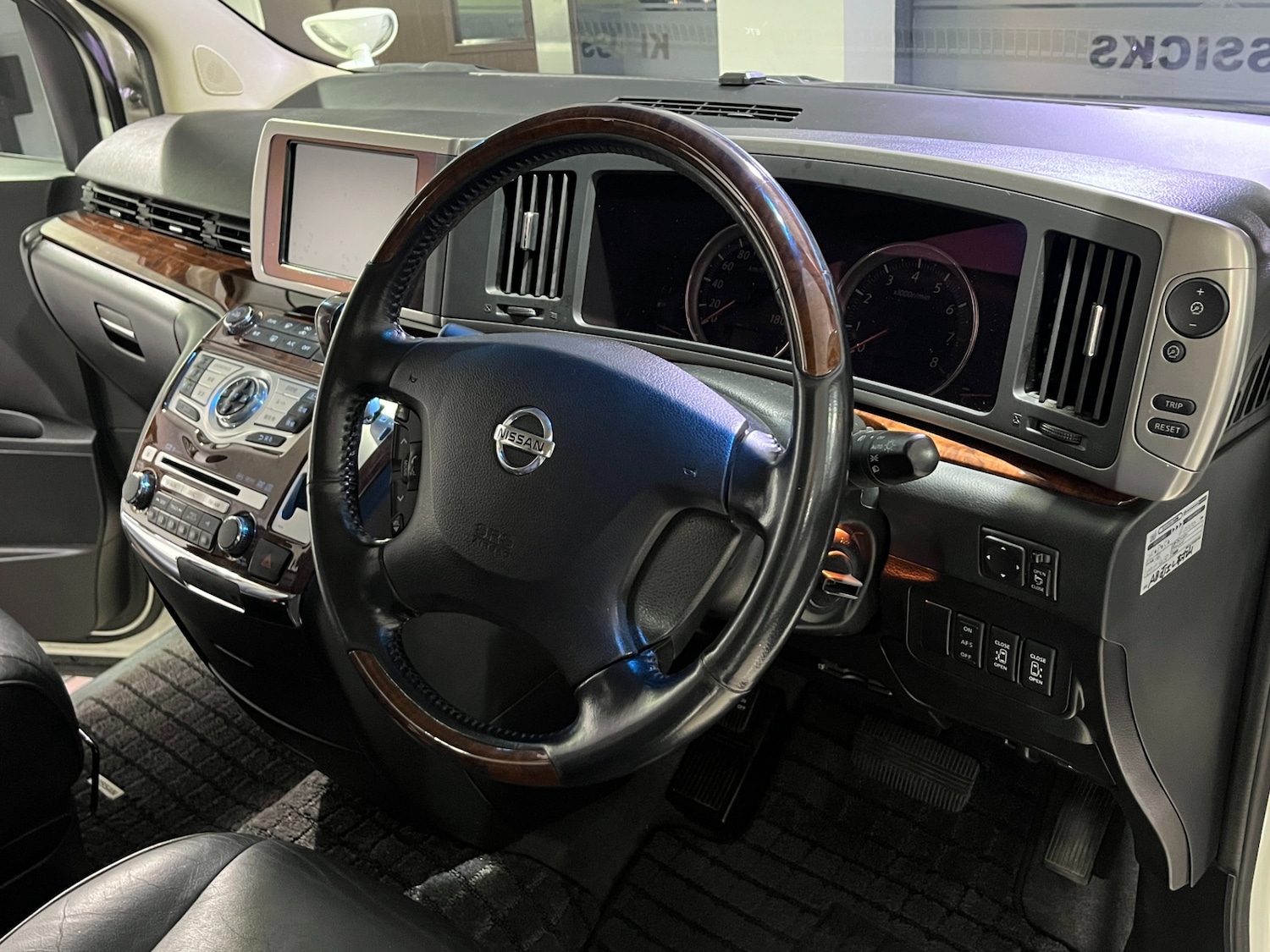 Used Nissan Elgrand 2008 for sale - 77522186: Photo 15