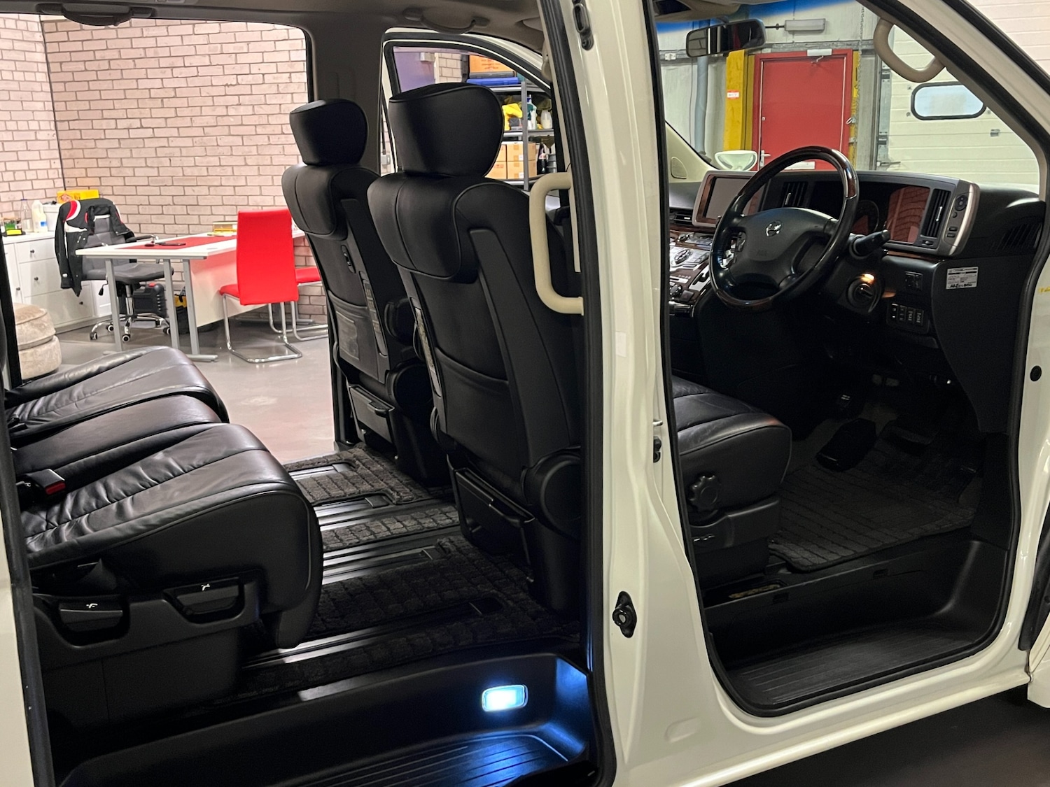 Used Nissan Elgrand 2008 for sale - 77522186: Photo 21