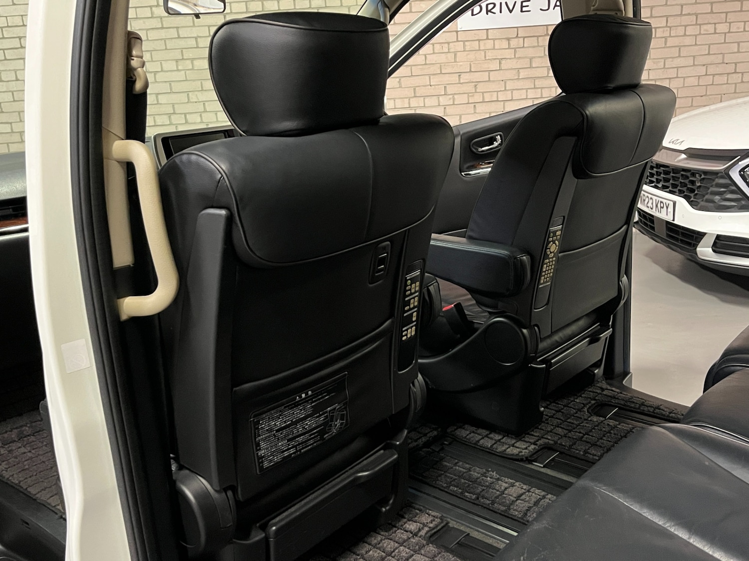 Used Nissan Elgrand 2008 for sale - 77522186: Photo 23