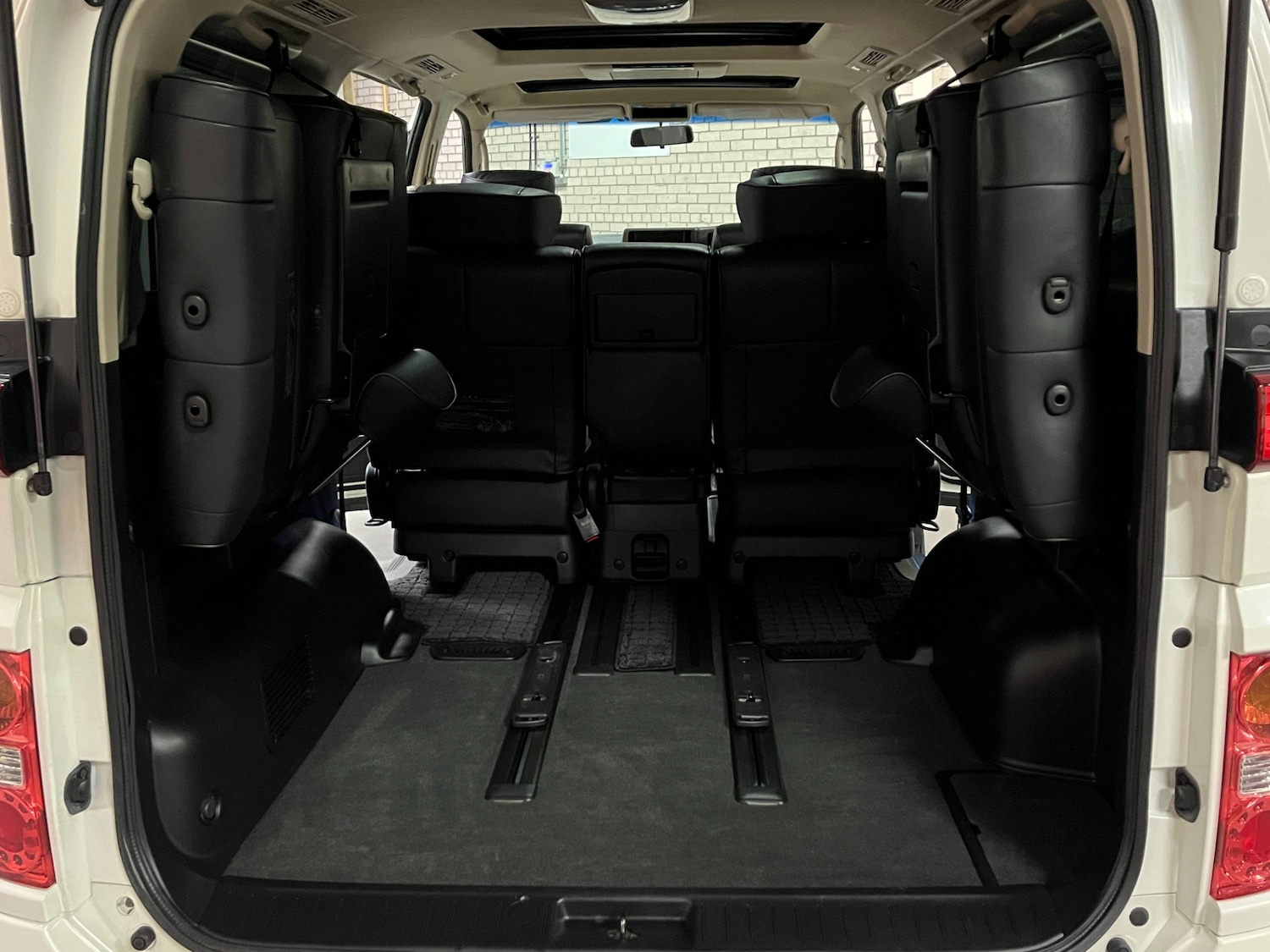 Used Nissan Elgrand 2008 for sale - 77522186: Photo 33