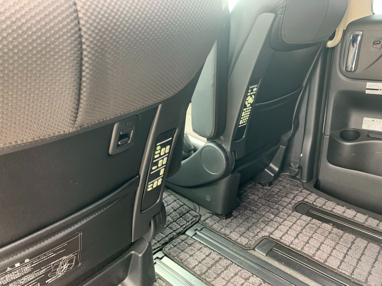 Used Nissan Elgrand 2009 for sale - 76334950: Photo 15