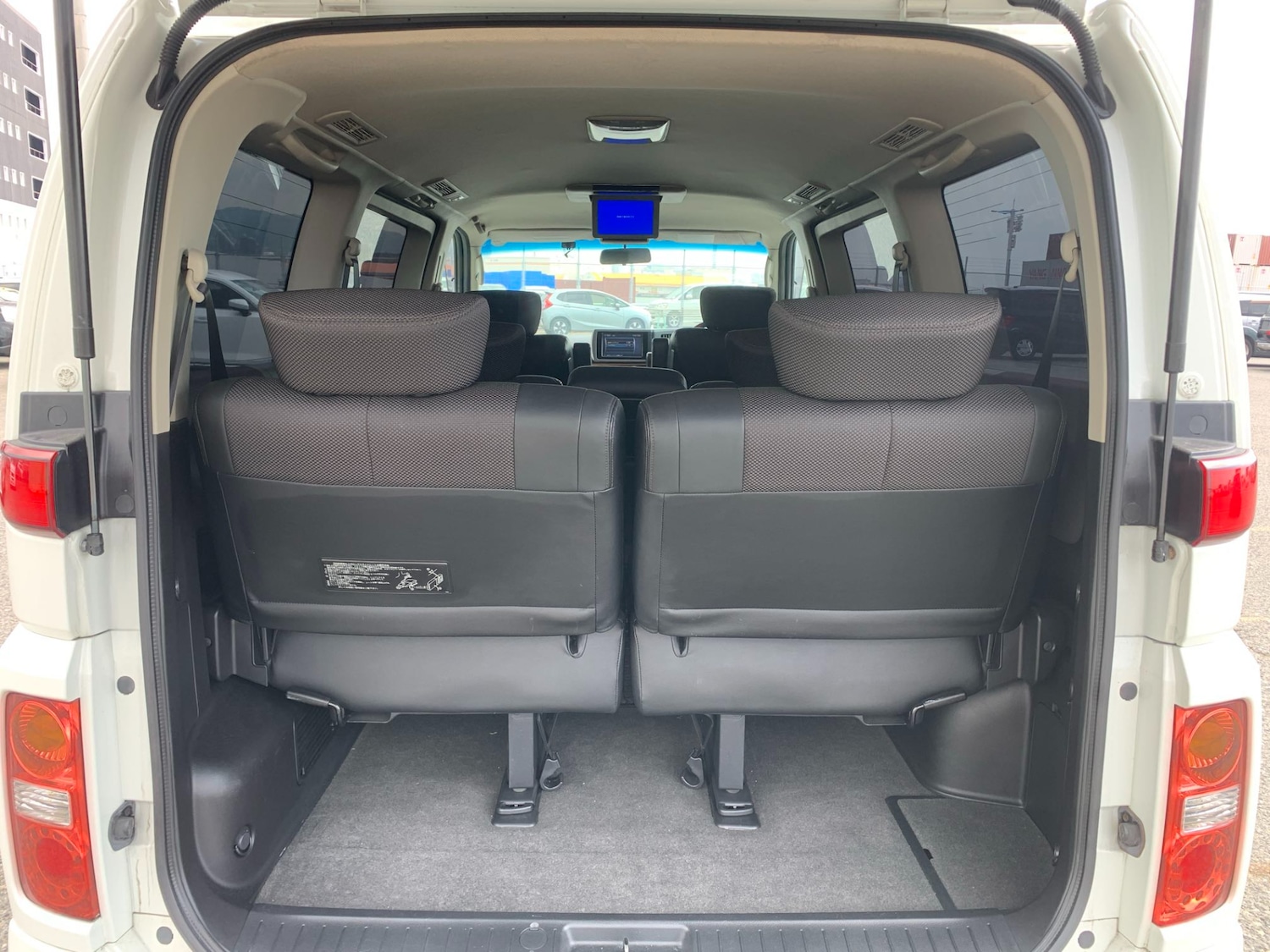 Used Nissan Elgrand 2009 for sale - 76334950: Photo 16