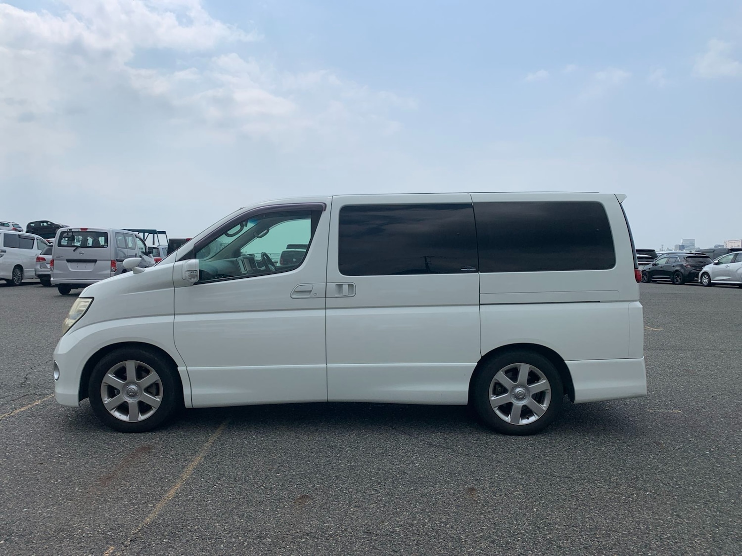 Used Nissan Elgrand 2009 for sale - 76334950: Photo 2
