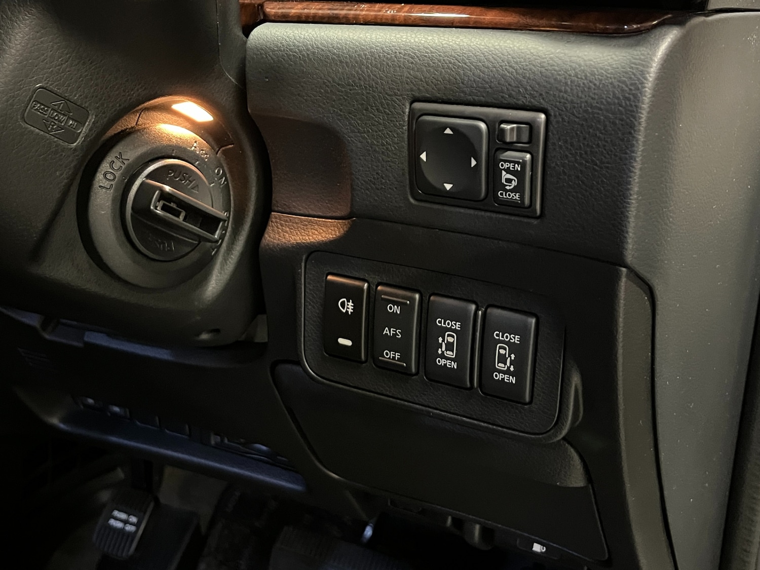 Used Nissan Elgrand 2009 for sale - 76334950: Photo 30