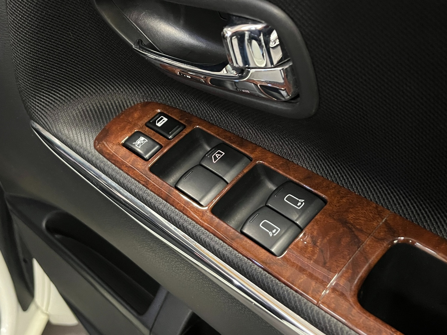 Used Nissan Elgrand 2009 for sale - 76334950: Photo 31