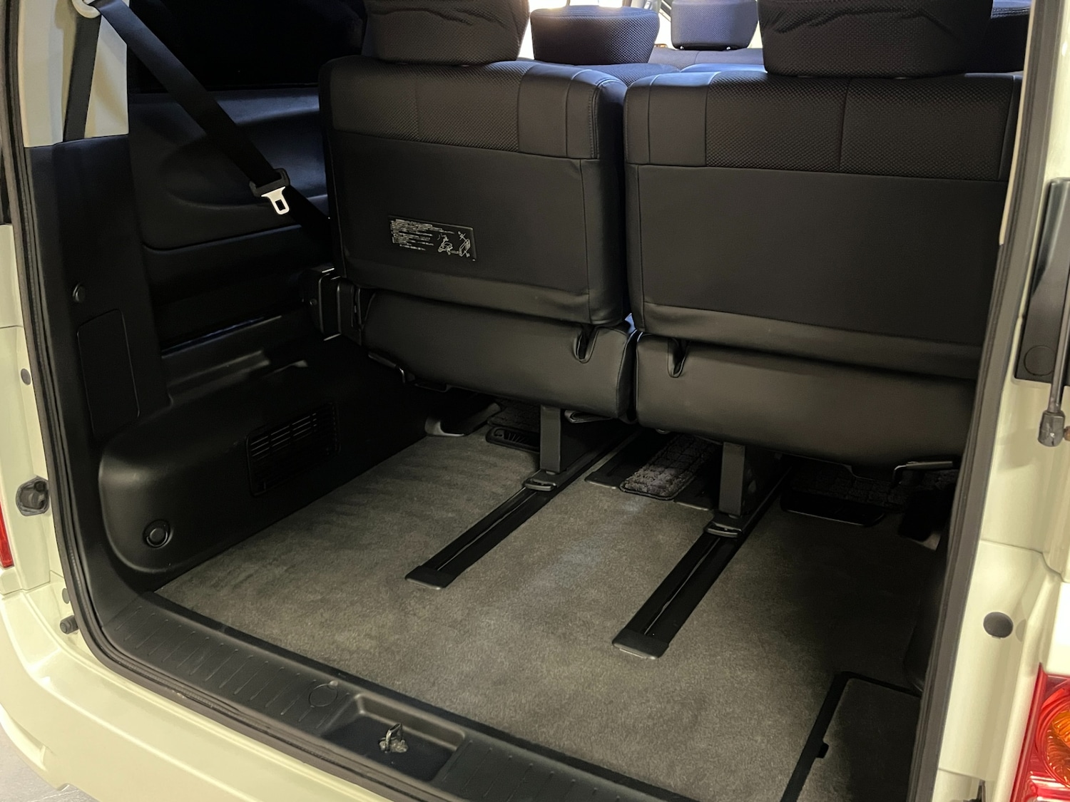 Used Nissan Elgrand 2009 for sale - 76334950: Photo 34