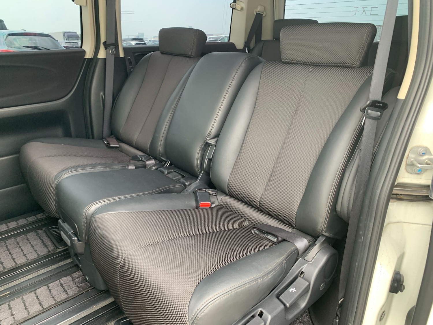 Used Nissan Elgrand 2009 for sale - 76334950: Photo 9