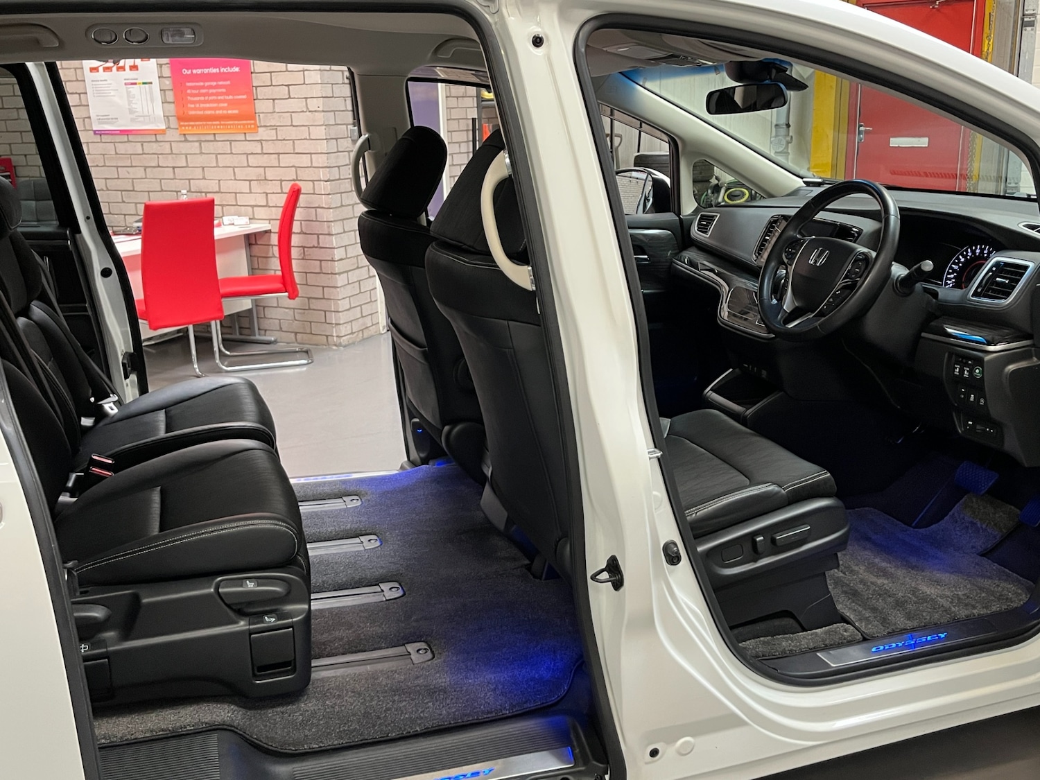 Used Honda Odyssey 2014 for sale - 76687461: Photo 19