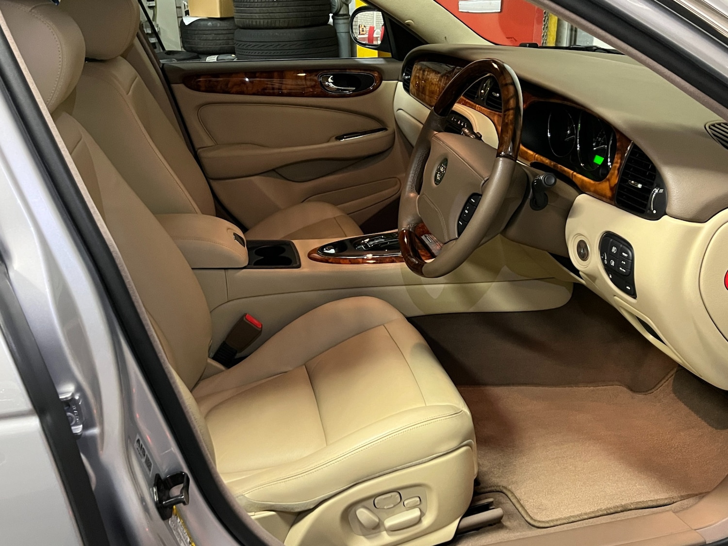 Used Jaguar XJ 2005 for sale - 76726140: Photo 14