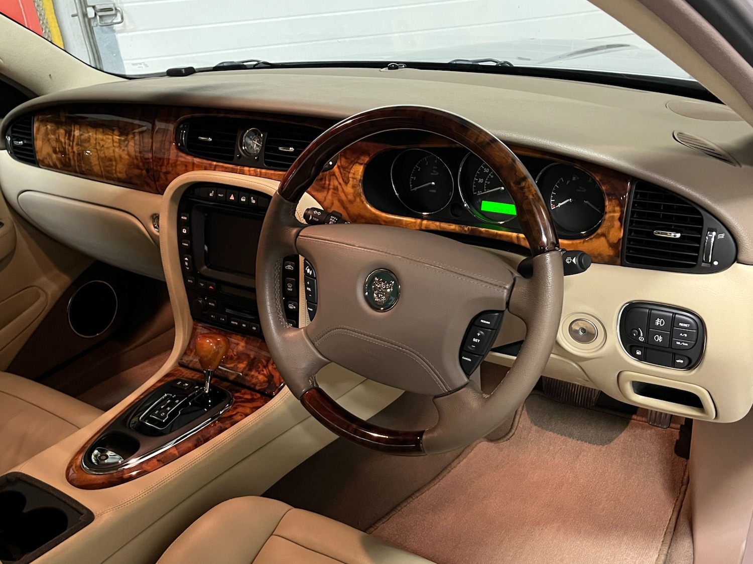 Used Jaguar XJ 2005 for sale - 76726140: Photo 15