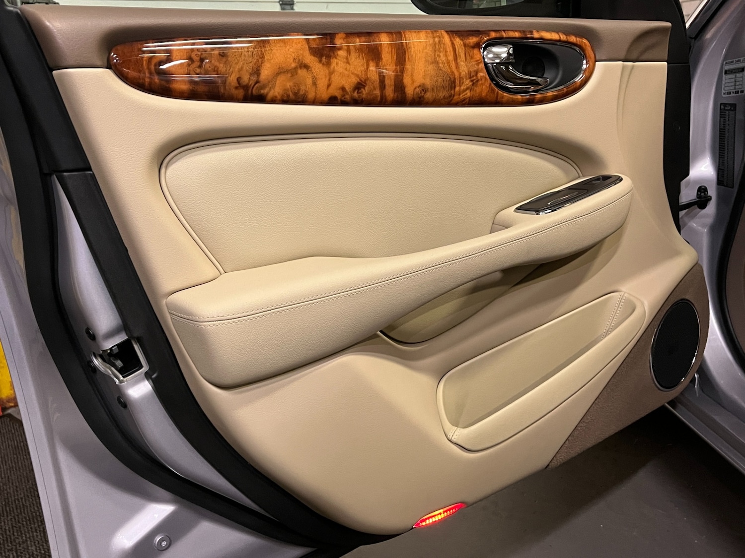 Used Jaguar XJ 2005 for sale - 76726140: Photo 16