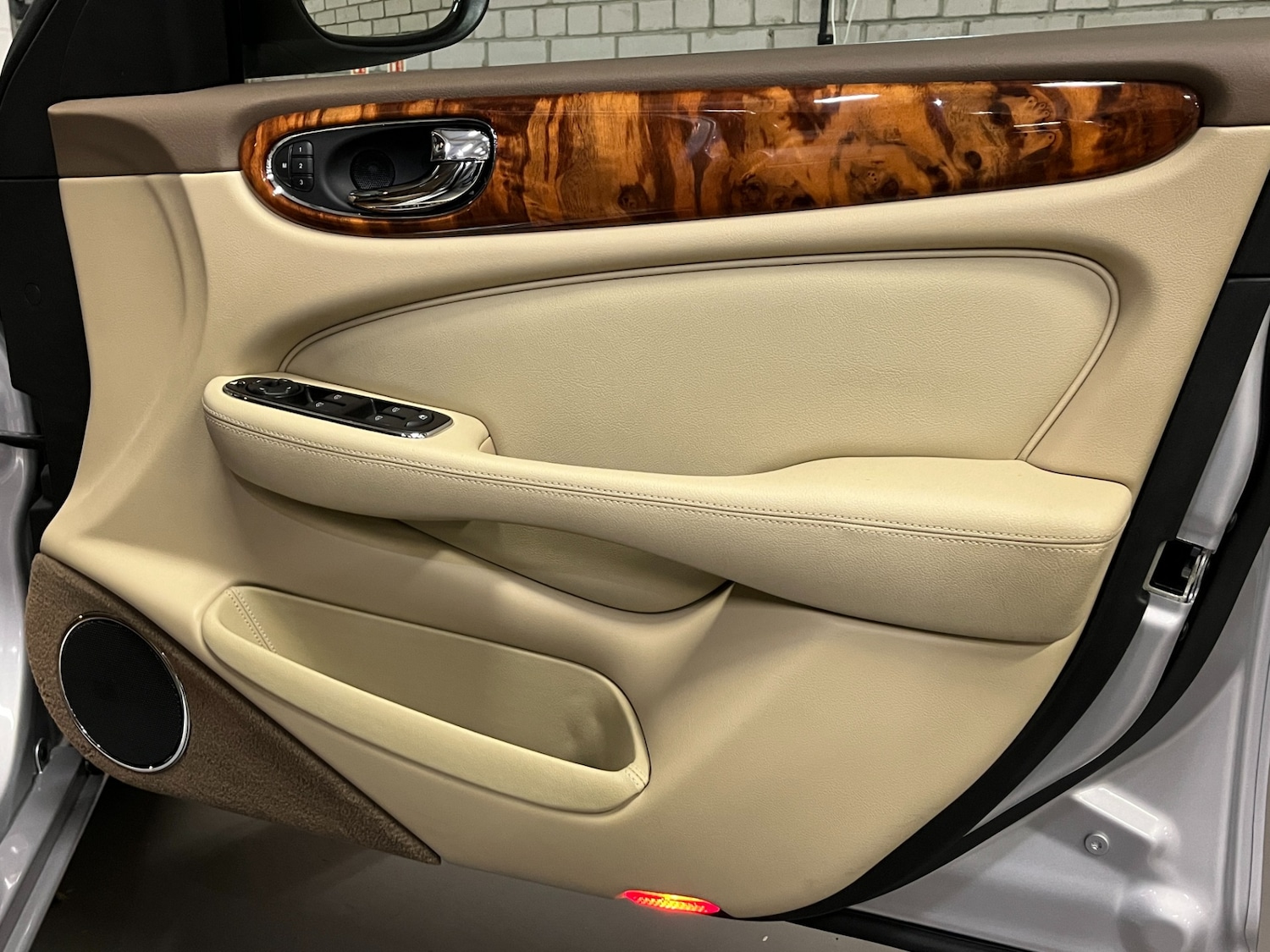 Used Jaguar XJ 2005 for sale - 76726140: Photo 17