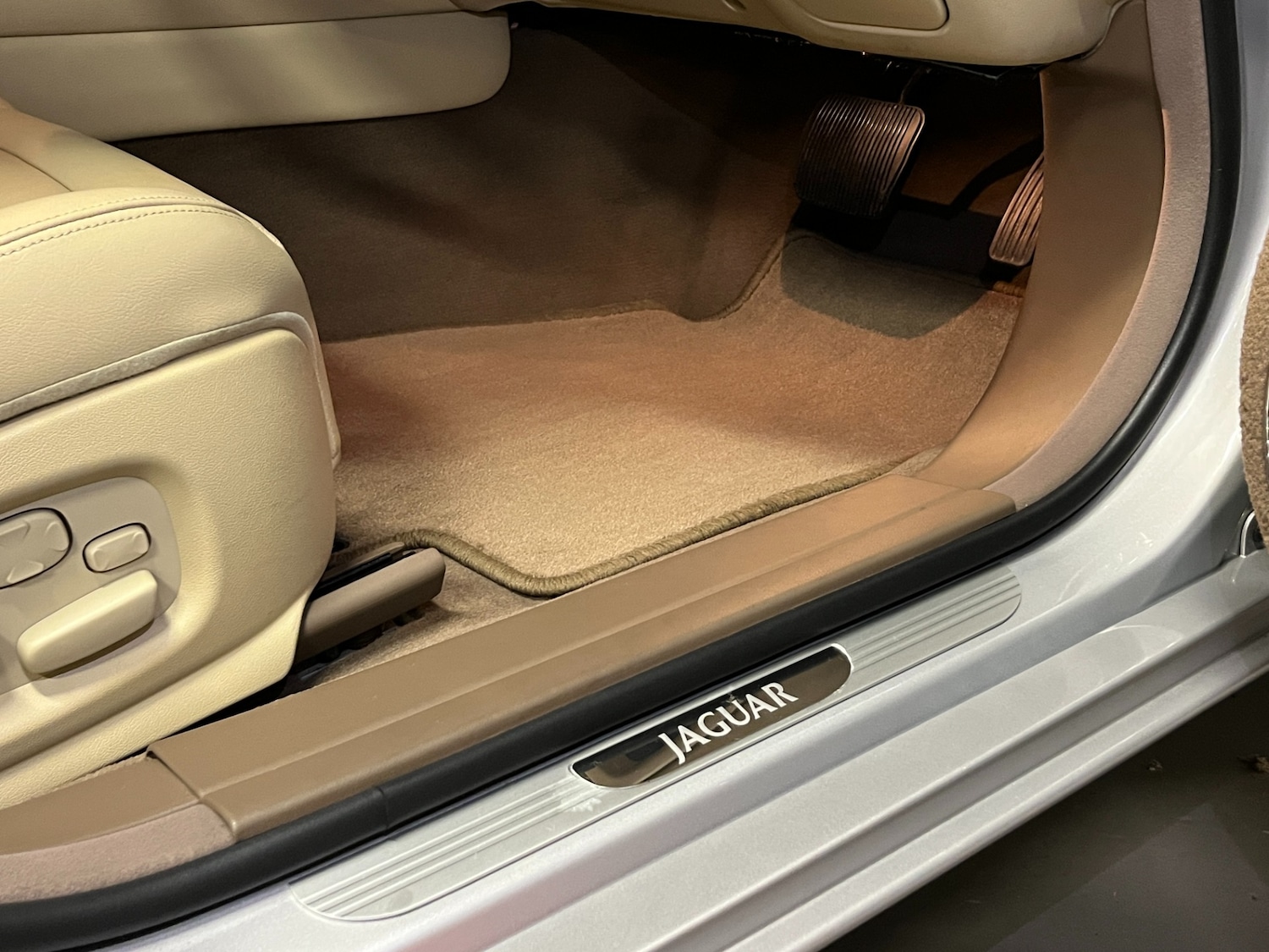 Used Jaguar XJ 2005 for sale - 76726140: Photo 18