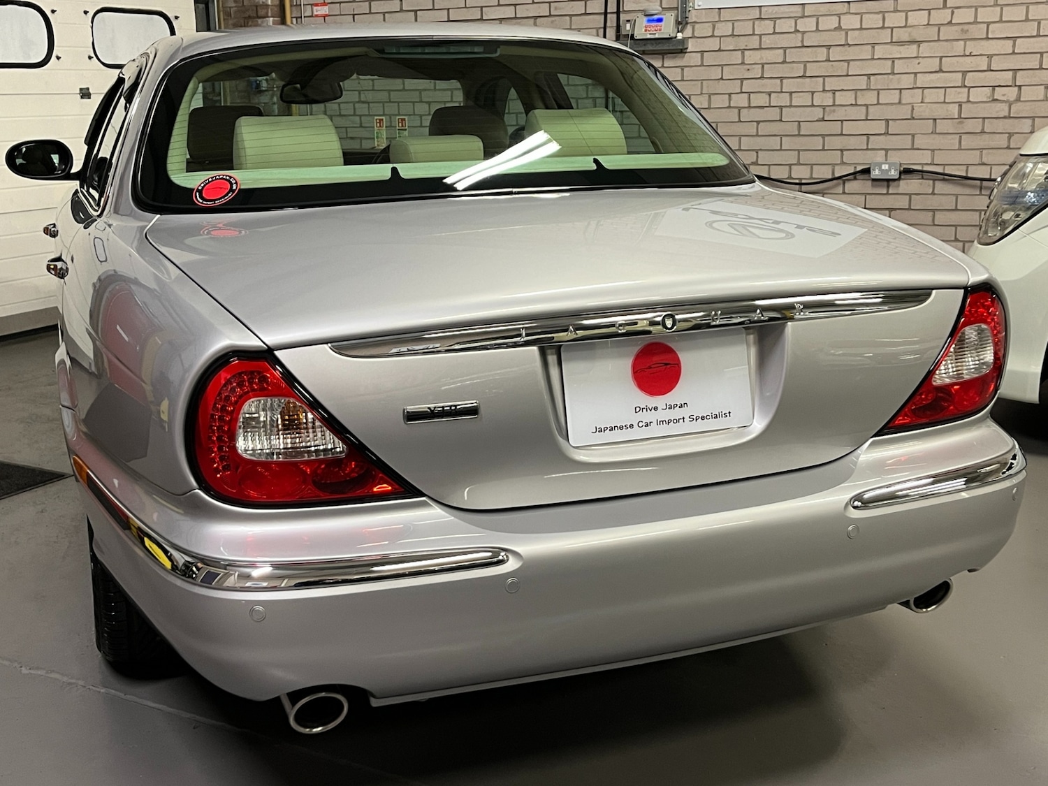 Used Jaguar XJ 2005 for sale - 76726140: Photo 2