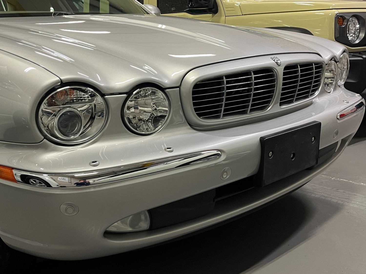 Used Jaguar XJ 2005 for sale - 76726140: Photo 4