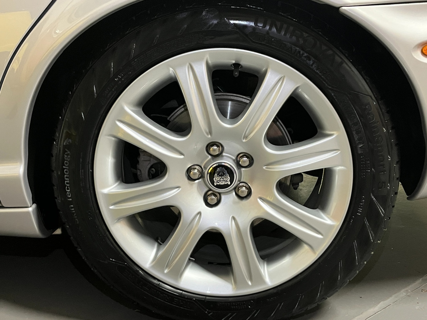 Used Jaguar XJ 2005 for sale - 76726140: Photo 6