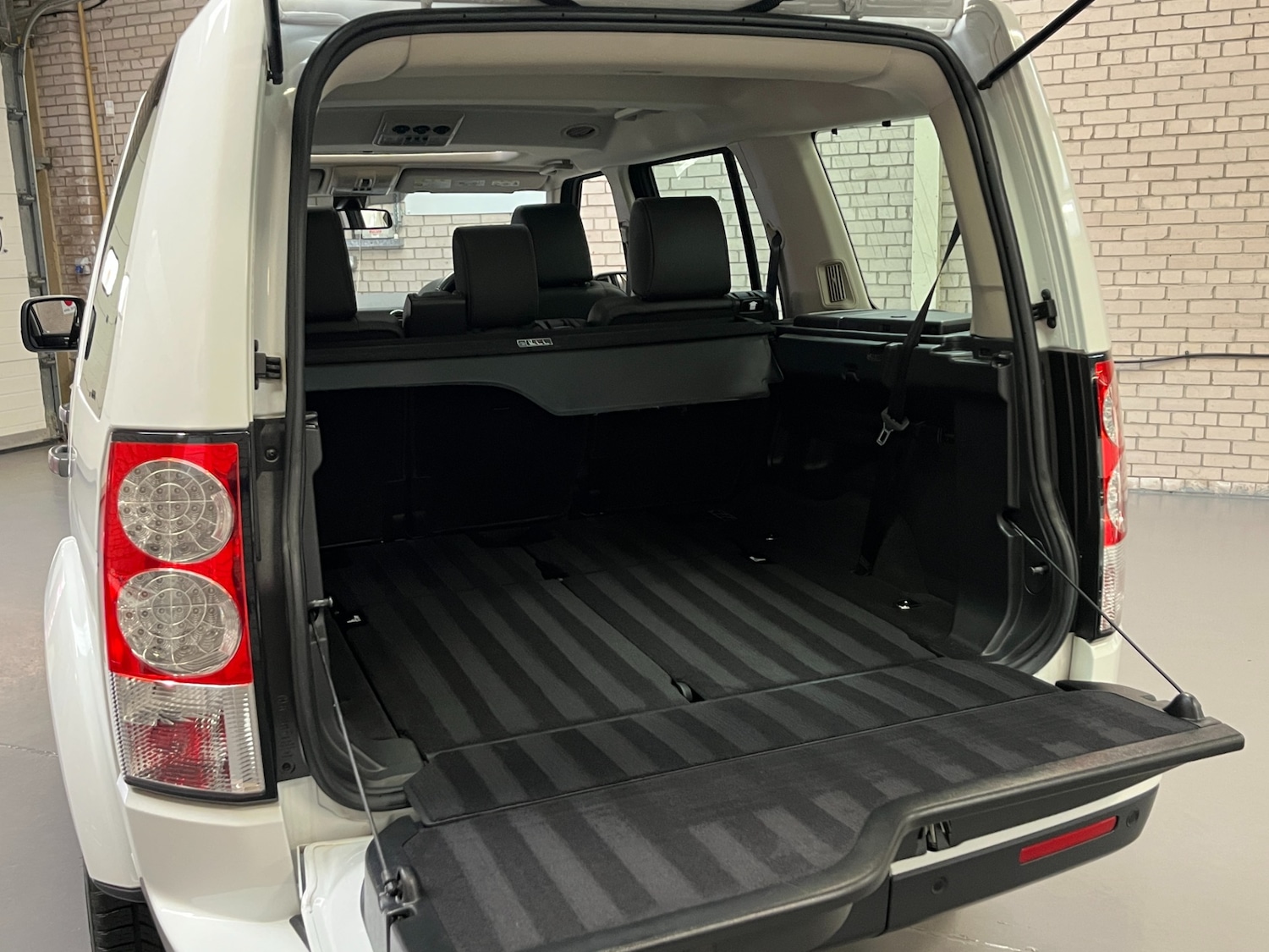 Used Land Rover Discovery 4 2011 for sale - 75543508: Photo 37