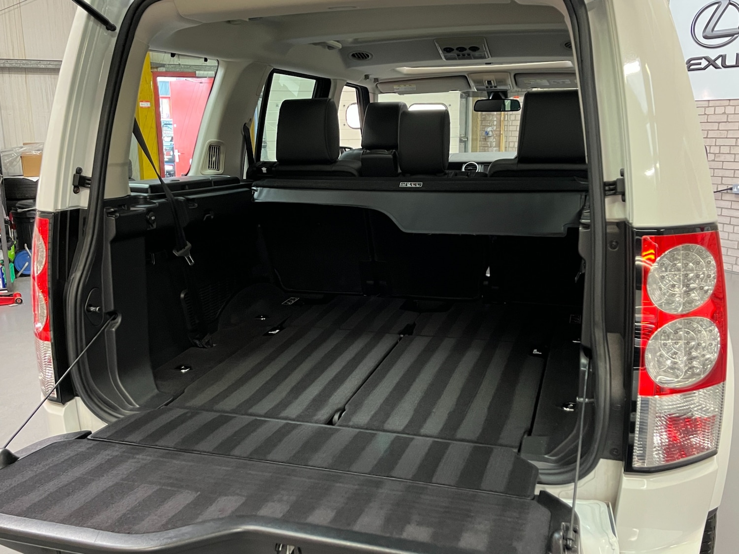 Used Land Rover Discovery 4 2011 for sale - 75543508: Photo 38