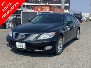2012 (12) - 460 4.6 V8 Automatic 4-Door