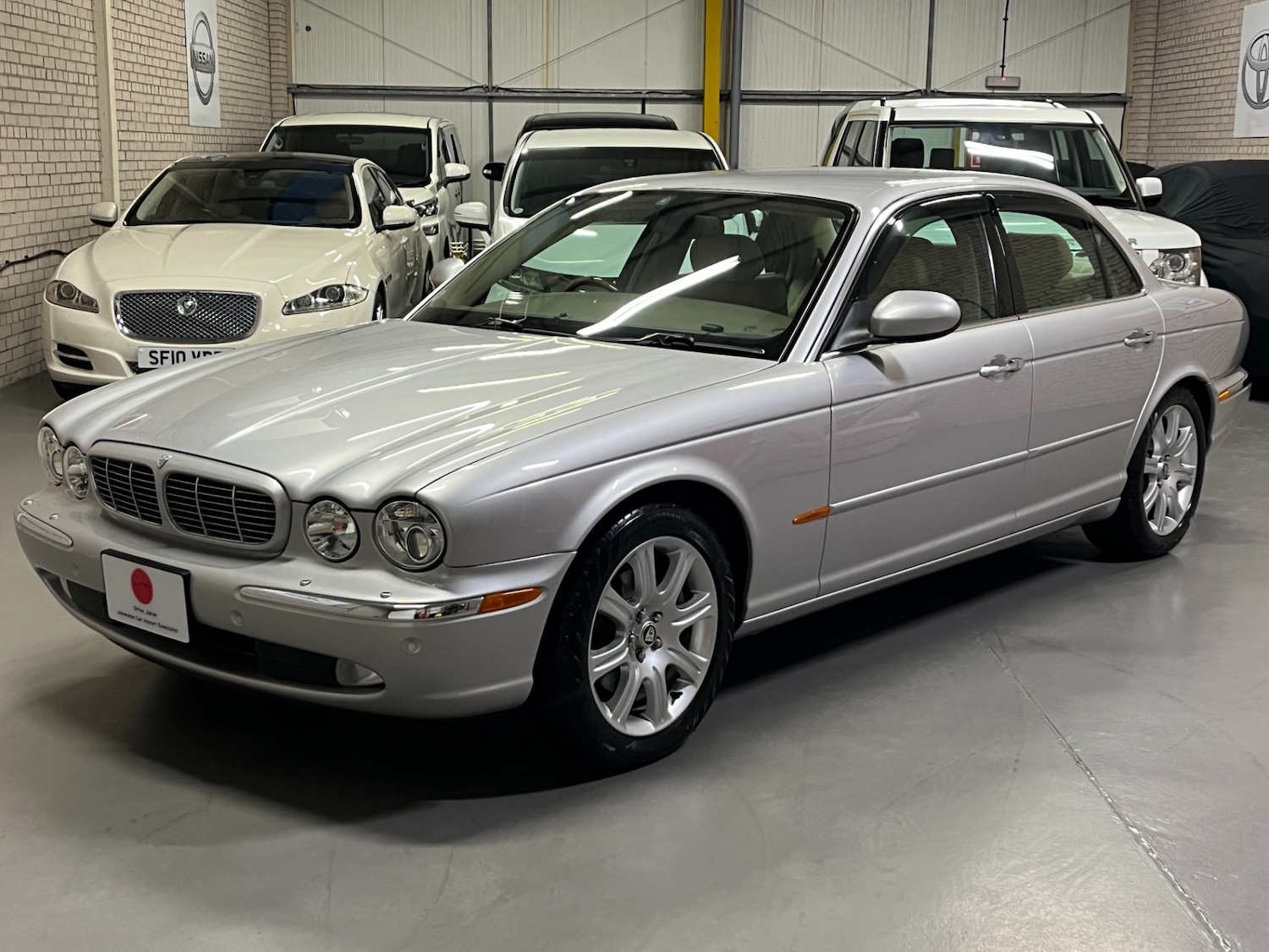 Used Jaguar XJ 2005 for sale - 77124061: Photo 1