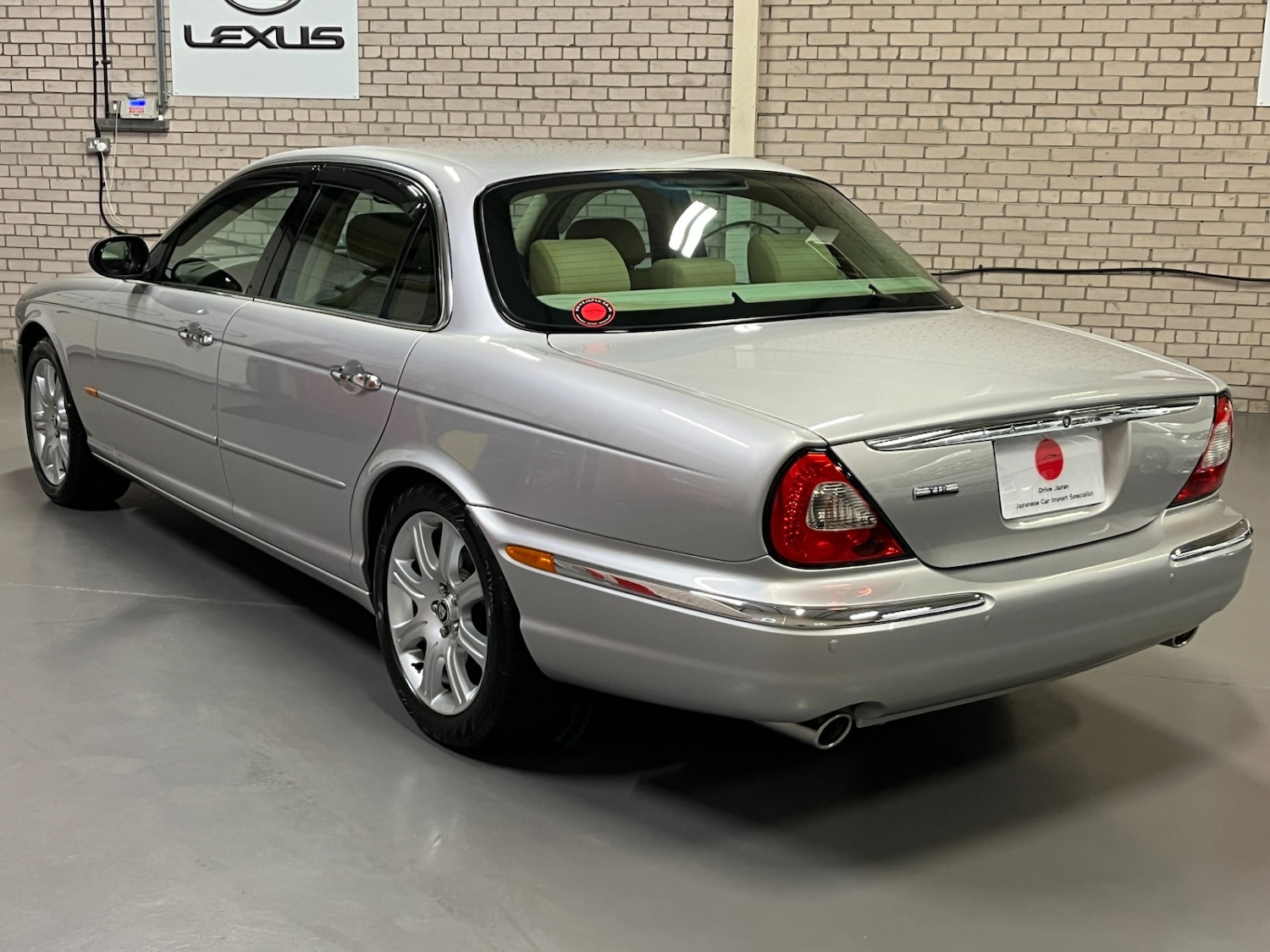 Used Jaguar XJ 2005 for sale - 77124061: Photo 2