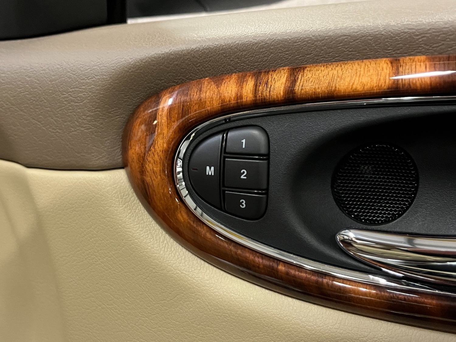 Used Jaguar XJ 2005 for sale - 77124061: Photo 21