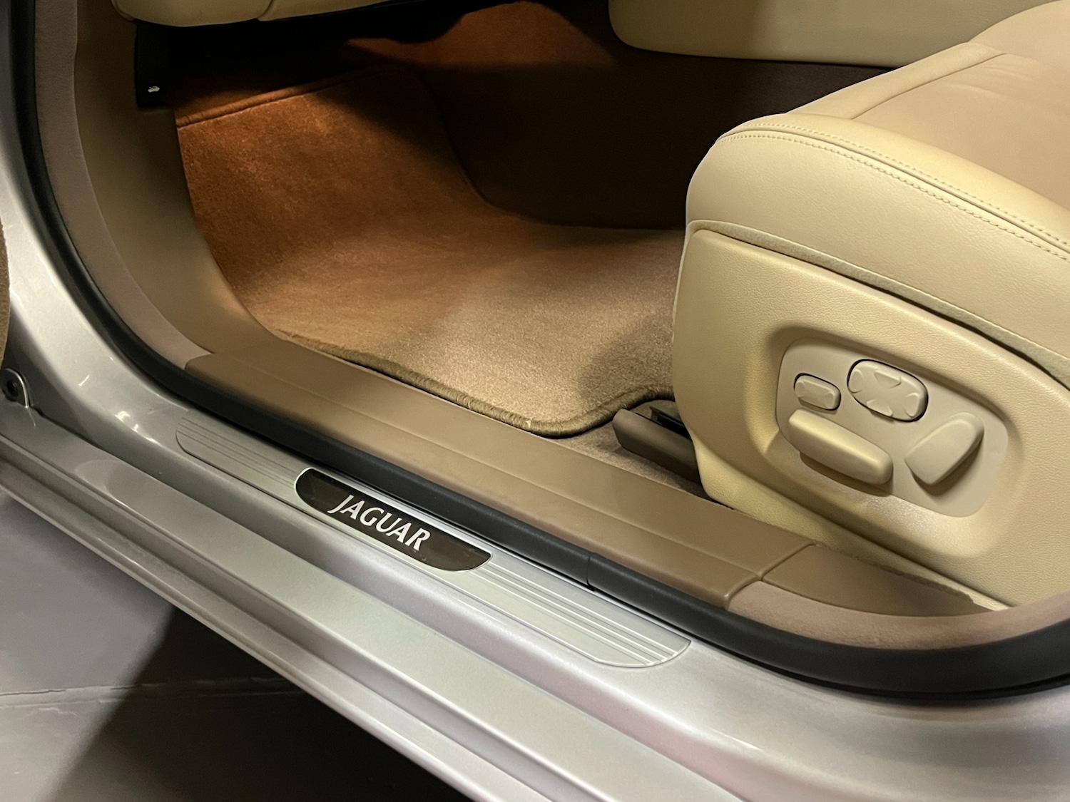 Used Jaguar XJ 2005 for sale - 77124061: Photo 24