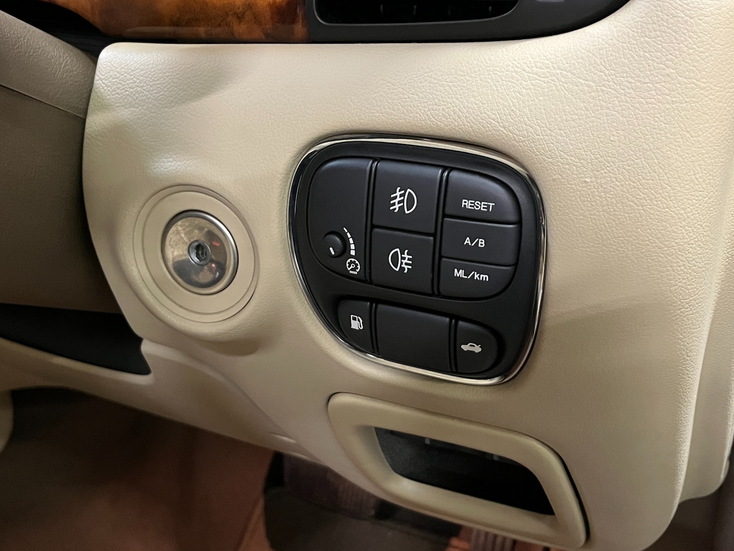 Used Jaguar XJ 2005 for sale - 77124061: Photo 30