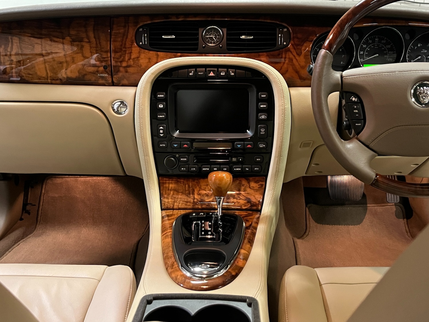 Used Jaguar XJ 2005 for sale - 77124061: Photo 31