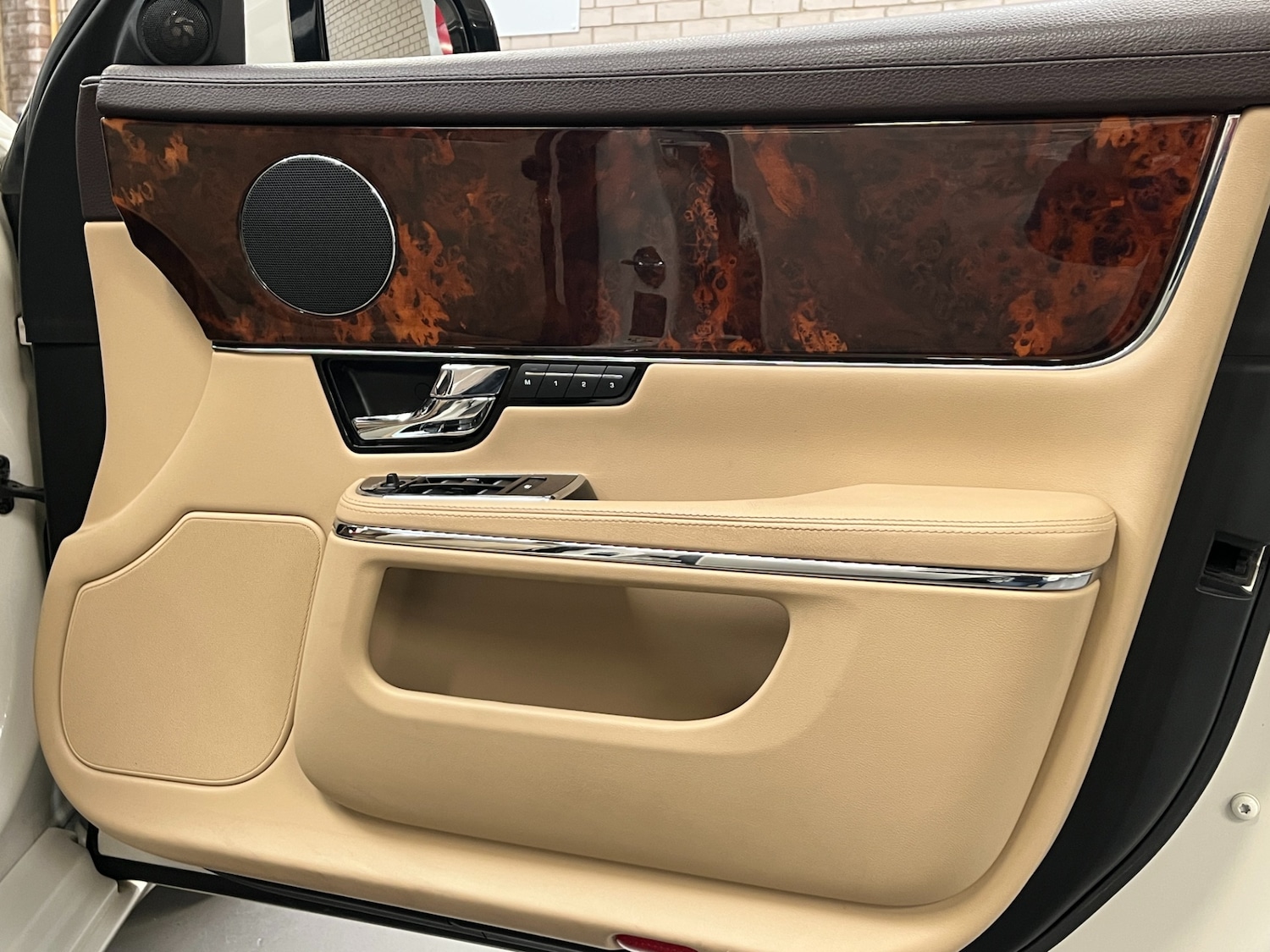 Used Jaguar XJ 2010 for sale - 75457583: Photo 20