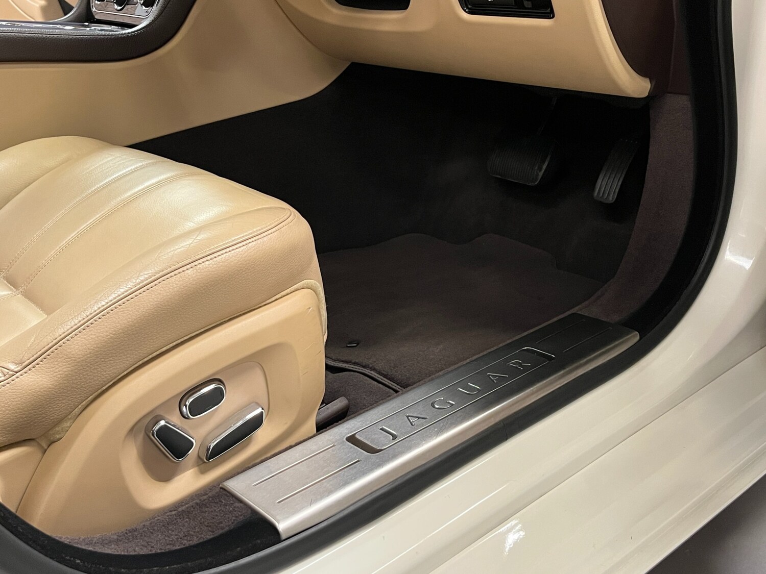 Used Jaguar XJ 2010 for sale - 75457583: Photo 22