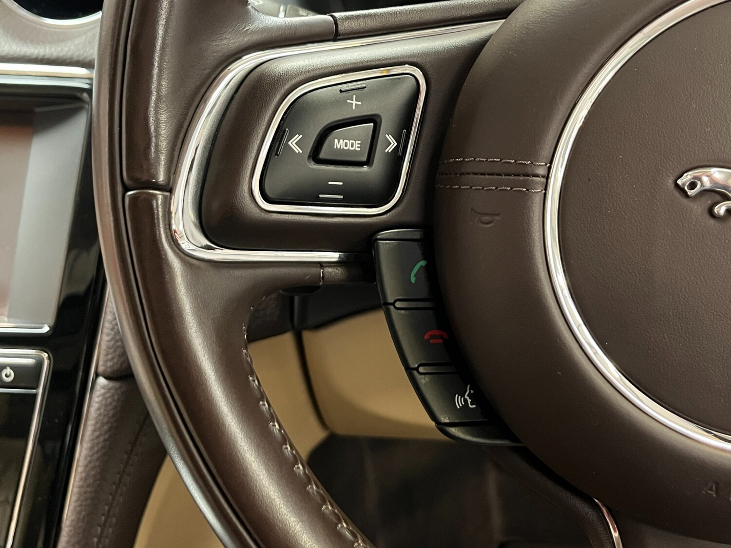 Used Jaguar XJ 2010 for sale - 75457583: Photo 24