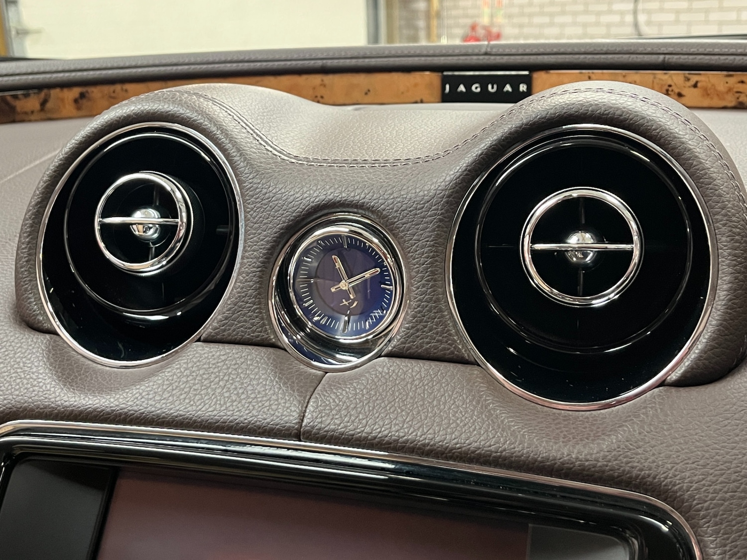 Used Jaguar XJ 2010 for sale - 75457583: Photo 27