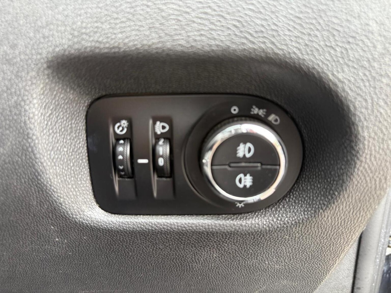 Used Vauxhall Corsa 2013 for sale - 76439944: Photo 31