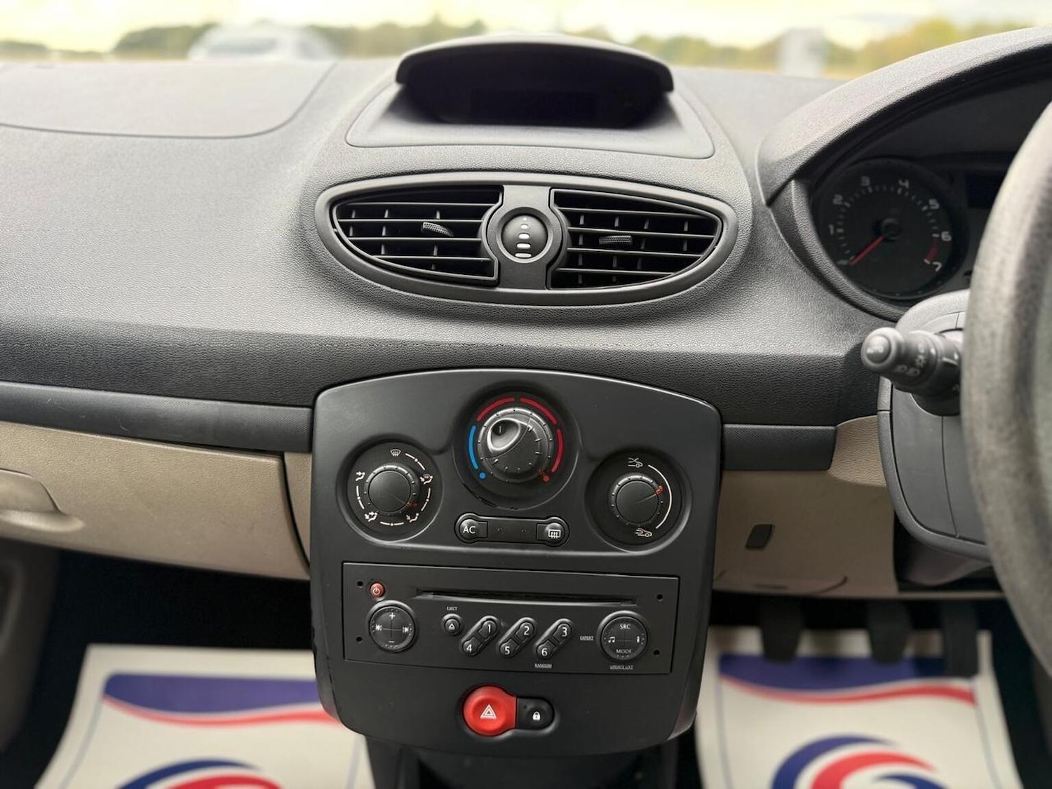 Used Renault Clio 2006 for sale - 76158415: Photo 31