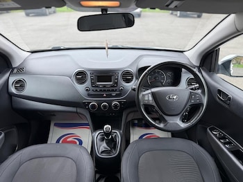 Used Hyundai i10 2018 for sale - 76158411: Photo