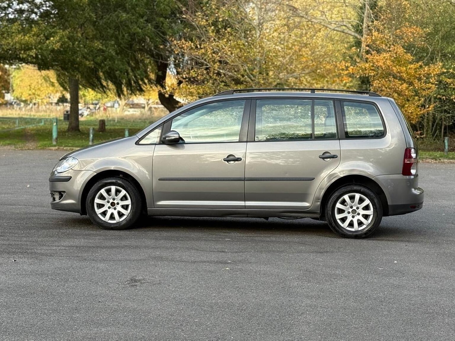 Used Volkswagen Touran 2010 for sale - 76439841: Photo 10