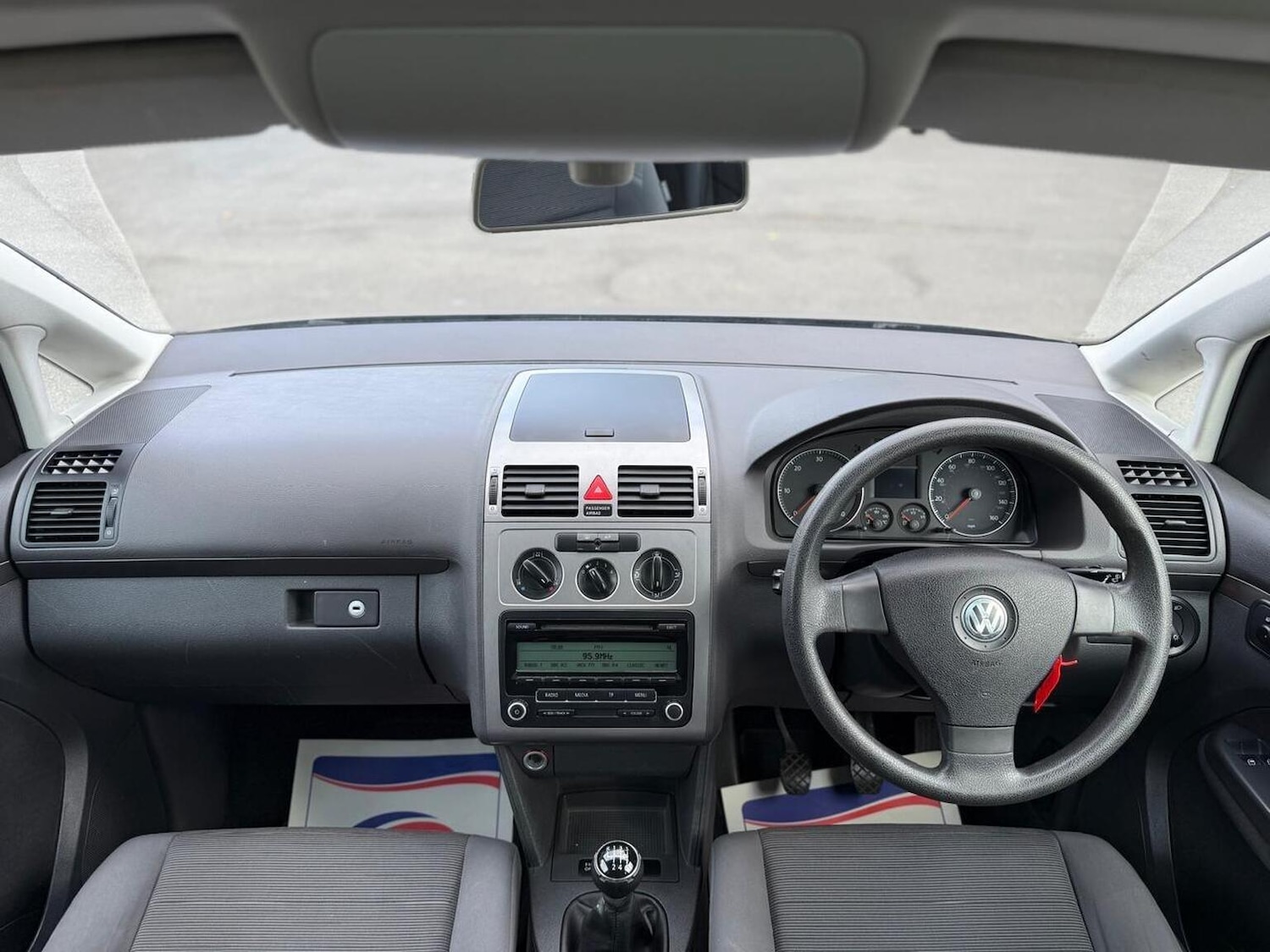 Used Volkswagen Touran 2010 for sale - 76439841: Photo 2