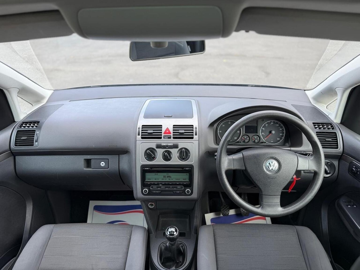 Used Volkswagen Touran 2010 for sale - 76439841: Photo 24