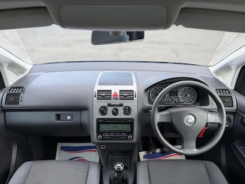 Used Volkswagen Touran 2010 for sale - 76439841: Photo