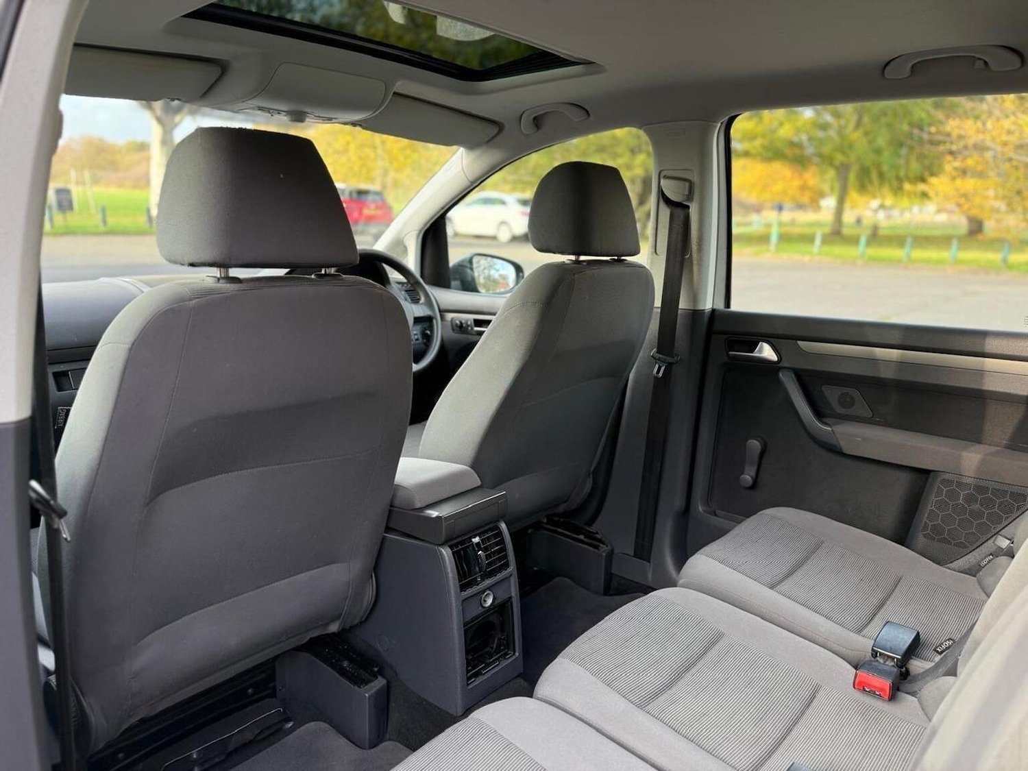 Used Volkswagen Touran 2010 for sale - 76439841: Photo 36