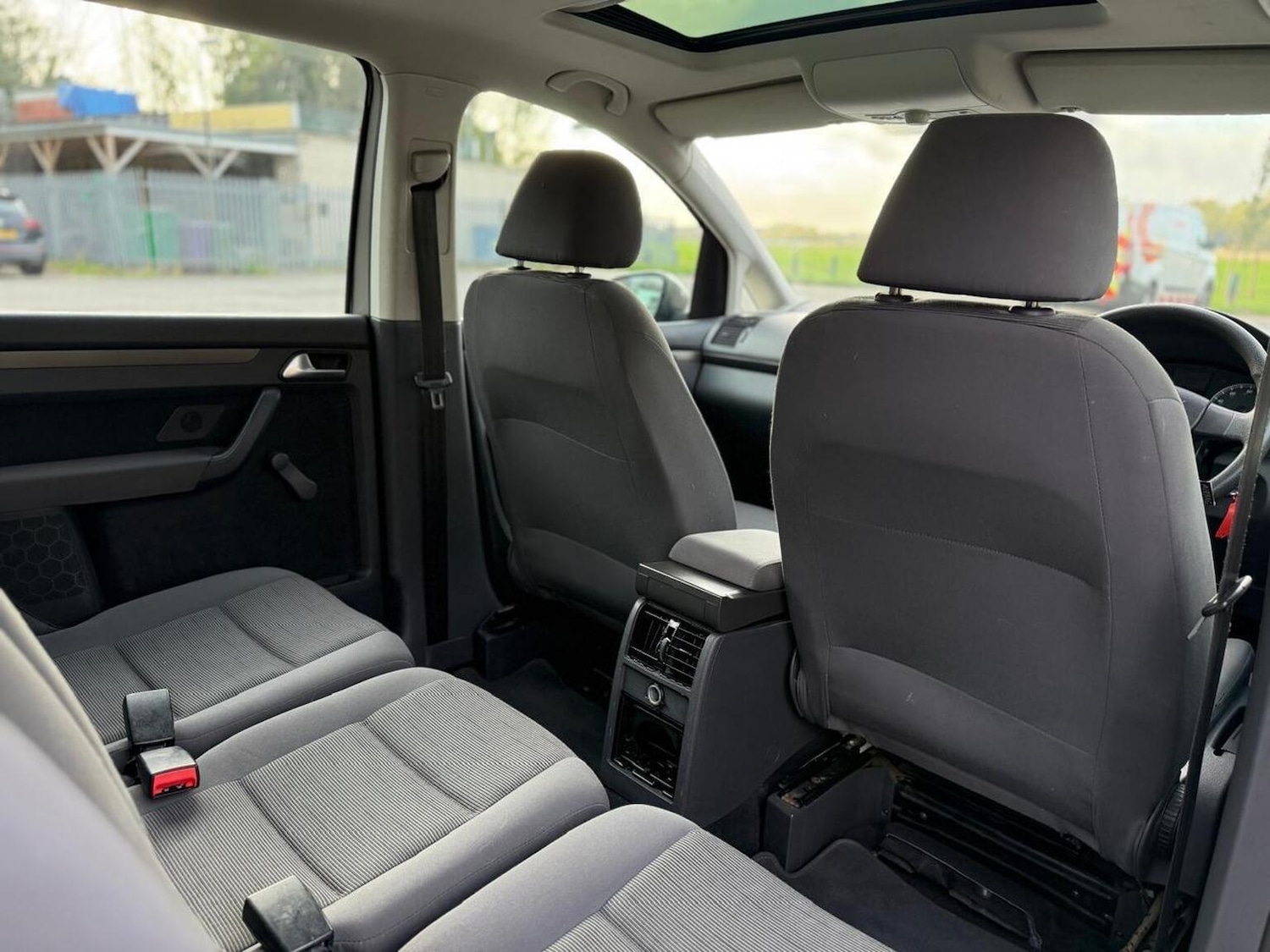 Used Volkswagen Touran 2010 for sale - 76439841: Photo 37