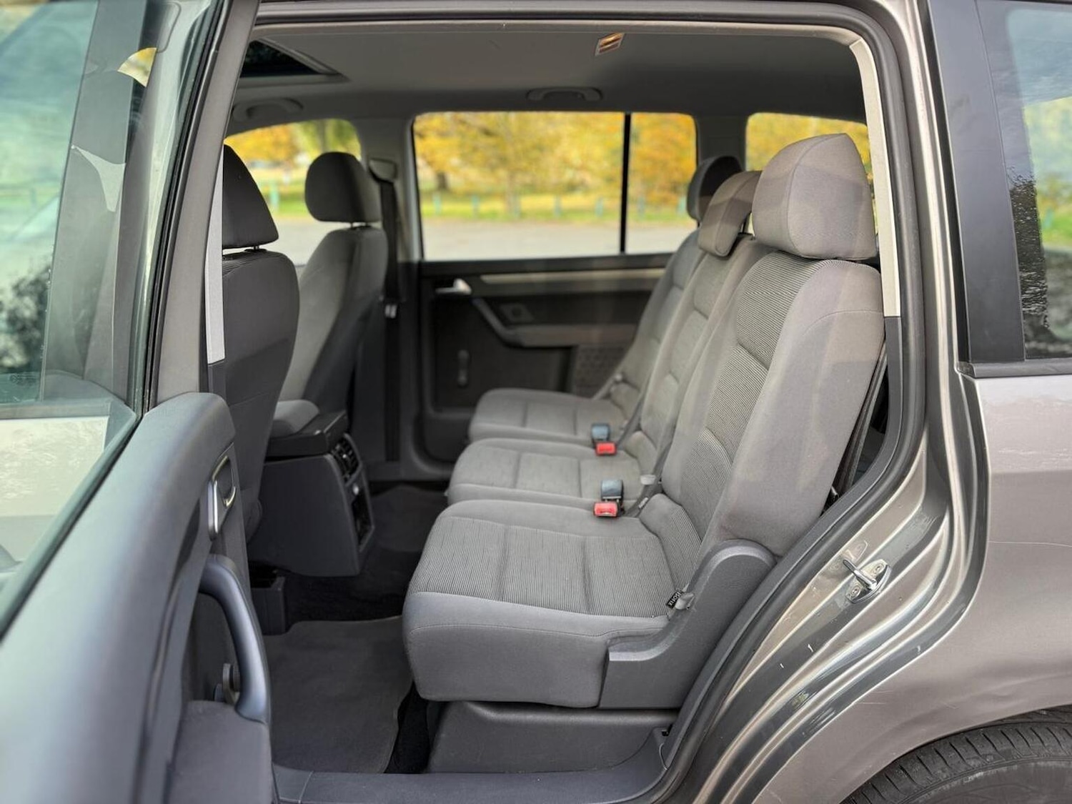 Used Volkswagen Touran 2010 for sale - 76439841: Photo 38