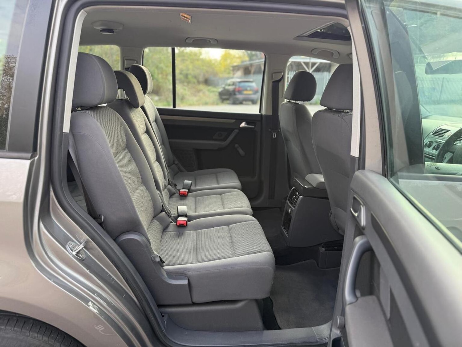 Used Volkswagen Touran 2010 for sale - 76439841: Photo 39